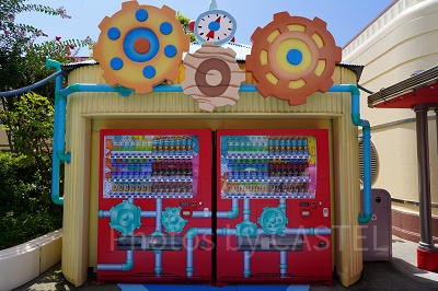 ユニバの自動販売機：プレイング・ウィズおさるのジョージ