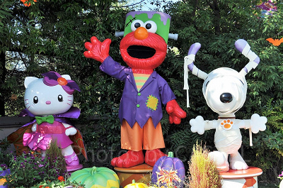 ハロウィーンのユニバーサルワンダーランド入口(2019年)