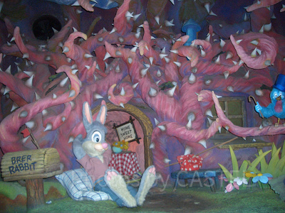 笑いの国を目指そうぜと誘っておきながらクッションでくつろぐうさぎどん