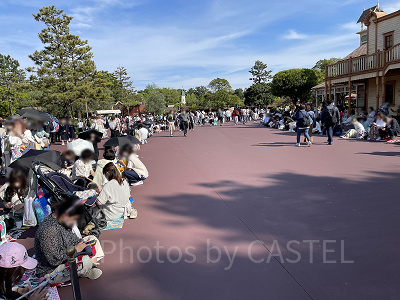 うさたま大脱走!のパレード待ち(15:30ごろ)