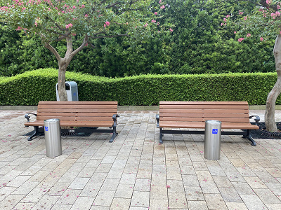 USJ喫煙所:駐車場近くの喫煙所の灰皿の数は2つ!