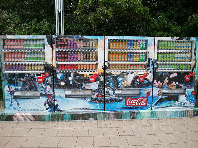 USJの自動販売機（ウォーターワールドラッピング）