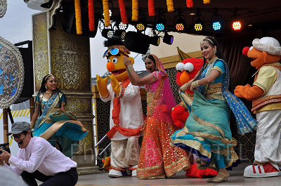 USJのワールド・ストリート・フェスティバル「セサミストリート・ボリウッド」