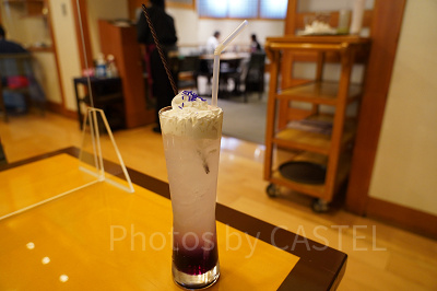 USJ×呪術廻戦コラボレストラン&フード:“禪院真希”「バイオレットソーダ」