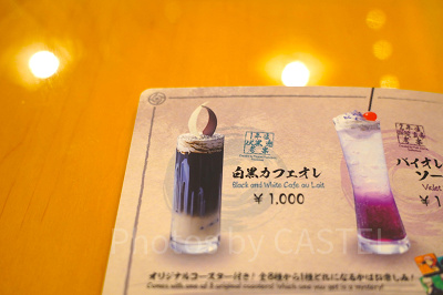 USJ×呪術廻戦コラボレストラン&フード:伏黒恵”「白黒カフェオレ」