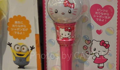 USJのバブルワンドは先端が光る