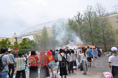 戦うルフィを応援するウソップとナミ／ワンピースウォーターバトル