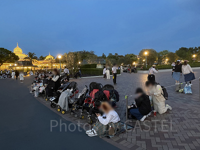 エレクトリカルパレード待ち(19:00ごろ)