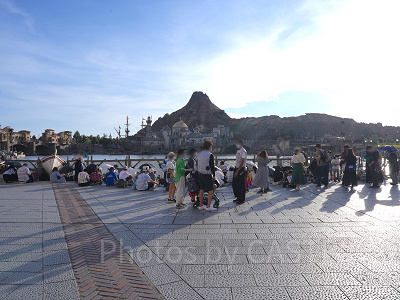 ショー待ちの様子 2022年8月1日17時5分ごろ ミッキー広場