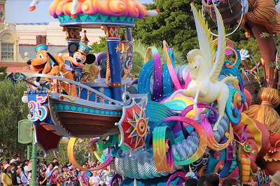 東京ディズニーリゾートでパレード鑑賞