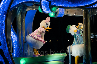 東京ディズニーランドでパレード鑑賞