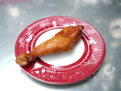 スパイシースモークチキンレッグはどんな味？