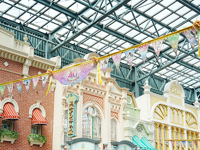 パーク内もガーランドで華やかにデコレーション