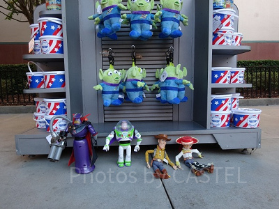 ピクサー・プレイスのショップの前に並べられていたのは…!? 店員さんの粋な計らい。