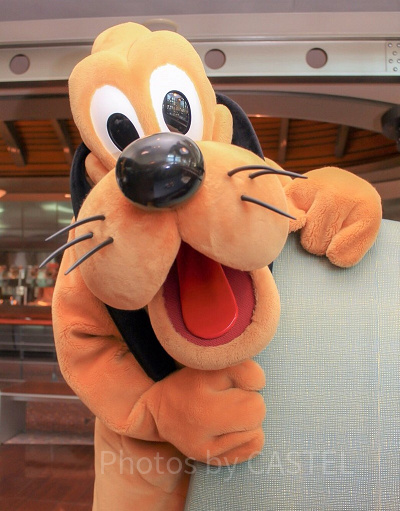 ディズニー】プルートのキャラクター紹介！スクリーンデビューやグッズも！