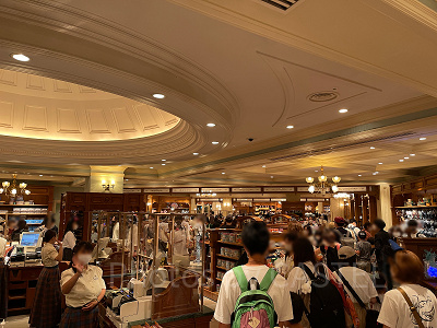 ワールドバザールのショップの混雑状況 2022年8月5日20時20分ごろ 