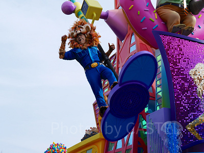 ズートピアのフロートとダンサー