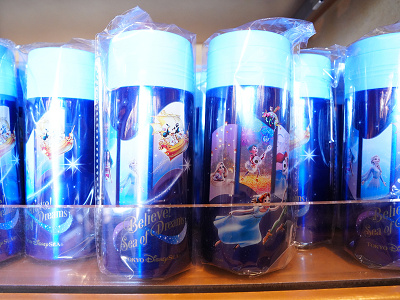 22 ディズニーランドで買える水筒27選 販売場所まとめ ドリンクボトルの容量やデザインも 22 ディズニーランドで買える水筒27選 販売場所まとめ ドリンクボトルの容量やデザインも