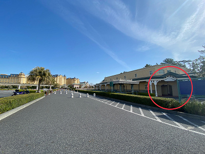 ディズニーランドコインロッカー 場所 値段 サイズを地図付き解説 スーツケースが入るものも