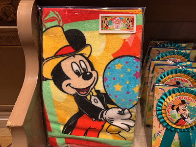 ディズニー おすすめの誕生日プレゼント チケット バースデーシール グッズ レストランまとめ