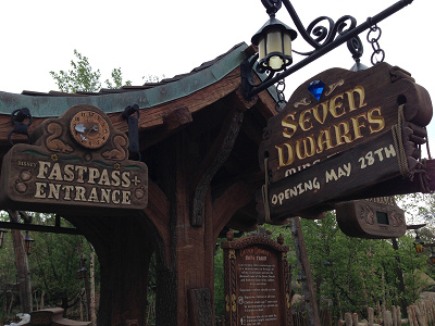 七人の小人 白雪姫に登場する小人たちの名前や性格は あの名曲の歌詞紹介も