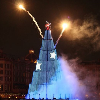 ハーバーに巨大な帽子が出現