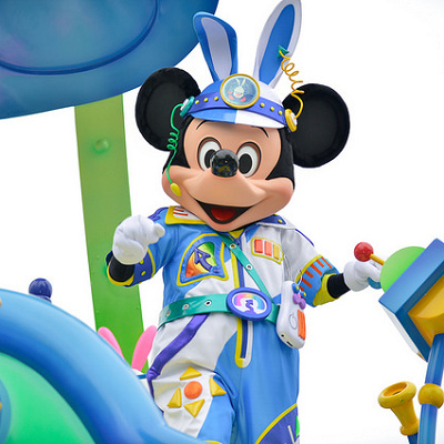 うさたまを捕まえるミッキーたちのドタバタが楽しめるパレード