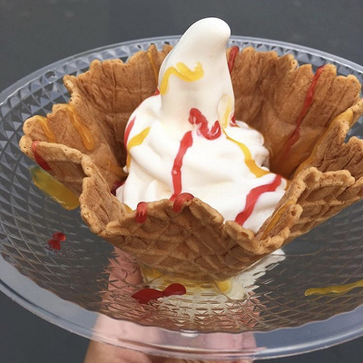 一見なんでもないソフトクリームですが、おいしさは三段階！