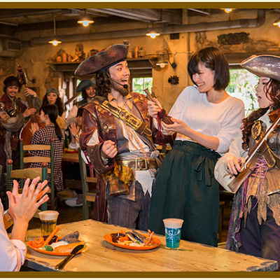 レストランでのアトモスフィア「パイレーツ・キャンティーナ・フィエスタ」