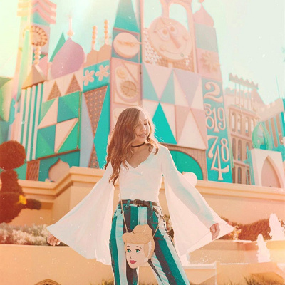 ブラウス×デニムズボンコーデ