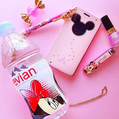 かわいいデザインのスマホで女子力アップ♡