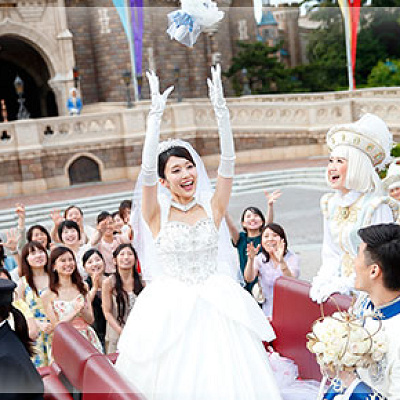 挙式後のブーケトス