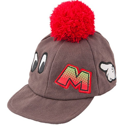 ボンボン付きのキャップ