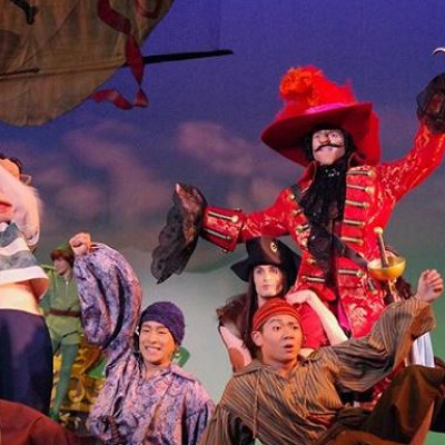 フック船長や海賊たち