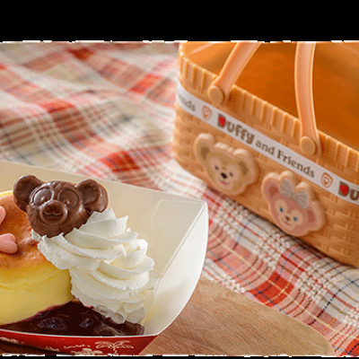 チーズケーキとベリーソース