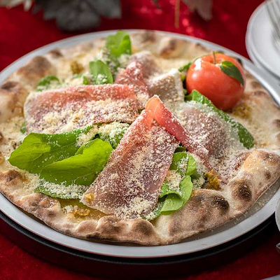 シェフおすすめのピッツァ（ピッツァ・ビアンカネーヴェ）