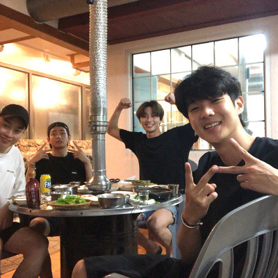 チェ・ウシク(1番右)