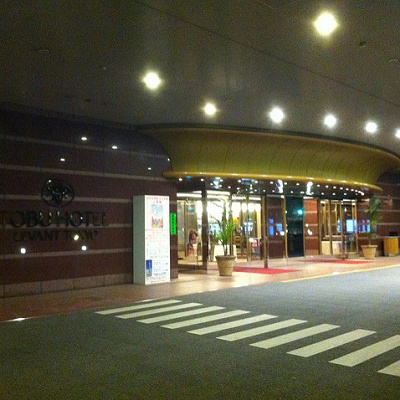 清潔で豪華な門構え