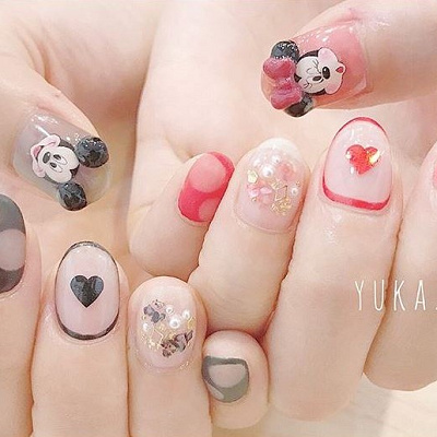 クリアな赤×黒ネイル