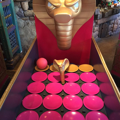 コブラの顔がなんだか怖いようなかわいいような･･･