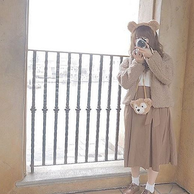 全身を茶色で統一したコーディネート