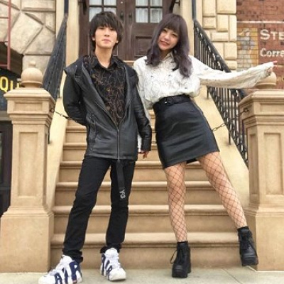 色違いおそろいシャツでカップルコーデ