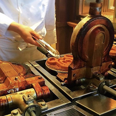 ワッフルメーカーを開くと中からかわいいミッキーが♡