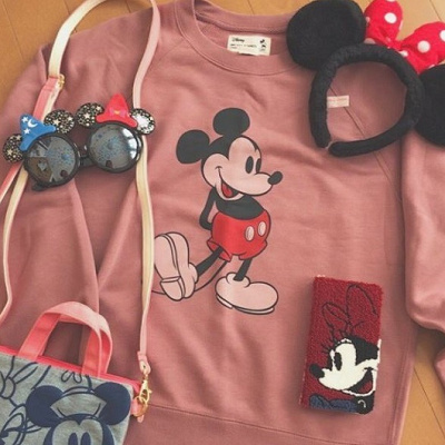 かわいらしいピンク色のパーカー