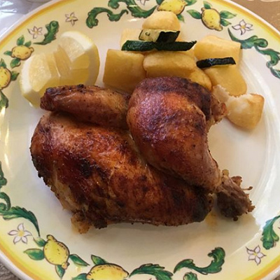 地中海らしいかわいいお皿もテンション上がる♡