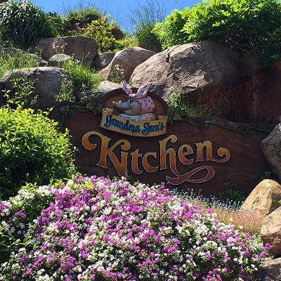 森の中にあるかわ良いレストラン