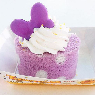 デイジーモチーフのキュートなロールケーキ