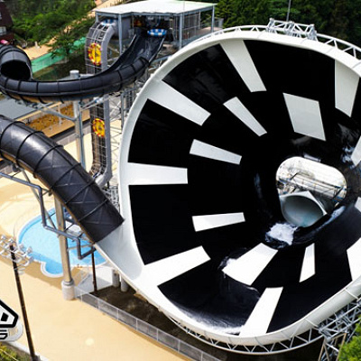 東京サマーランドの名物・DEKASLA (デカスラ)