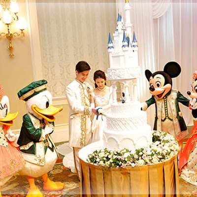 ディズニーの仲間たちもお祝いに