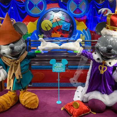 ディズニーランドの「ミッキーとミニーのランナウェイ・レイルウェイ」のQライン